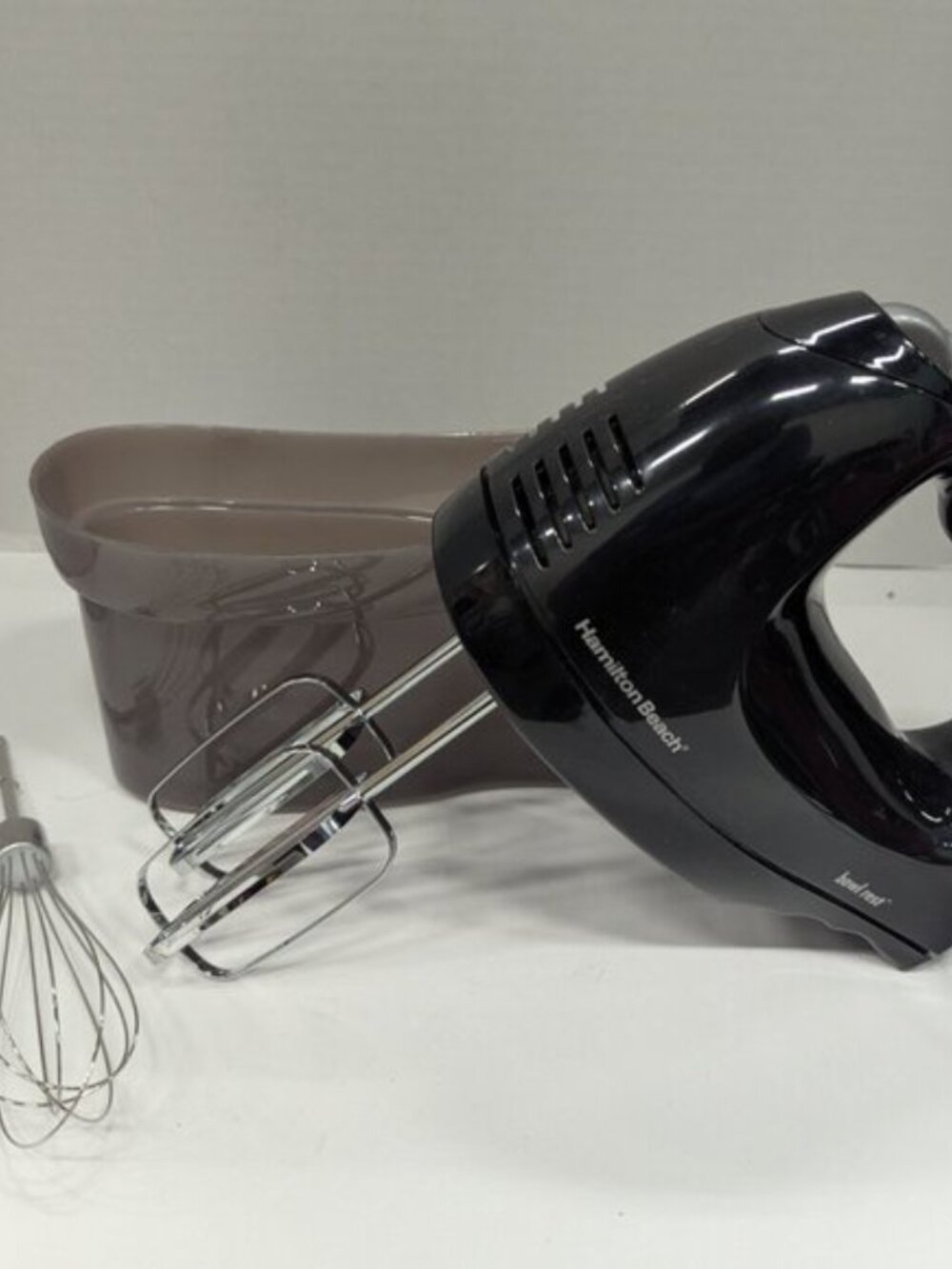 Hamilton Beach Hand Mixer | 6-Speed, 250W, Snap-On Case – Black - Picture 2 of 8